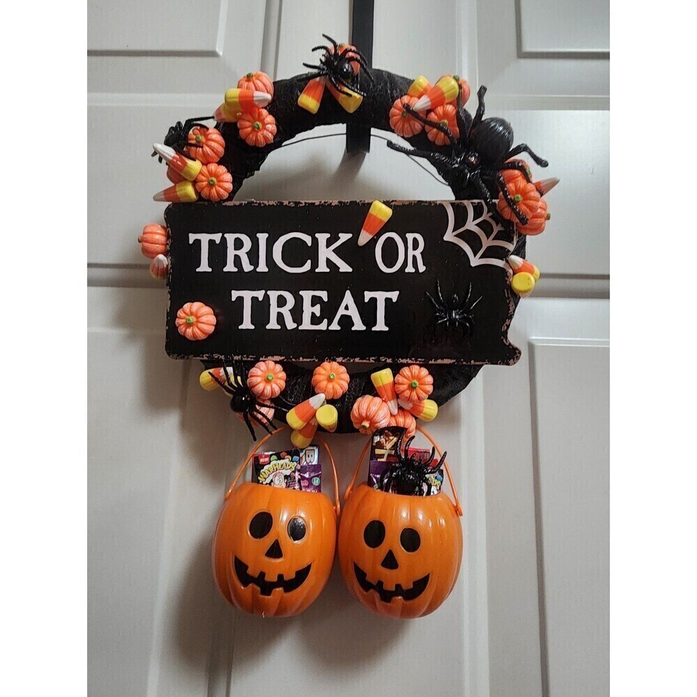 Trick or Treat Halloween Wreath 8 1/2 inches-NEW - Picture 9 of 9